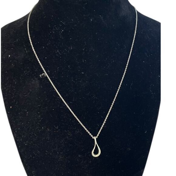 Tiffany & Co. Open Teardrop Elsa Peretti Sterling Silver on 16 in chain - Picture 4 of 8